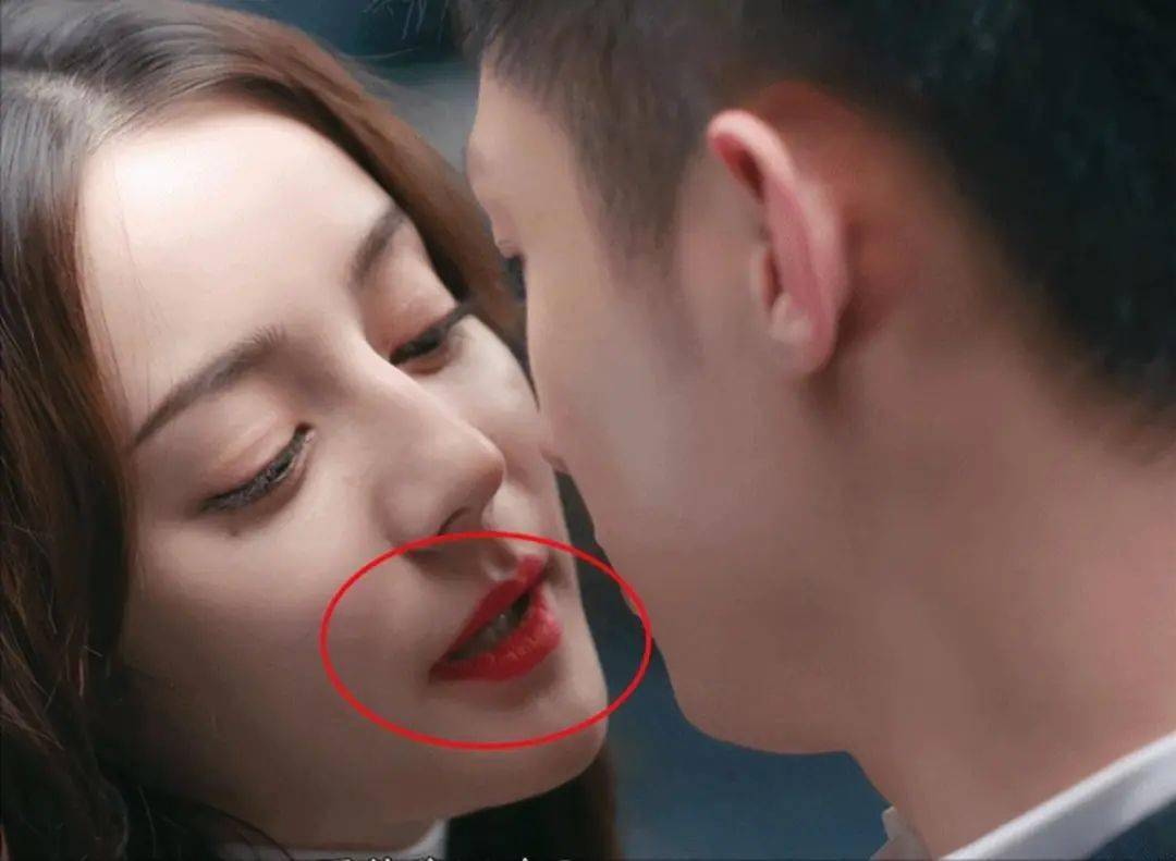 演员应对亲密戏技巧_吻戏拍摄挑战_女明星被男明星床戏